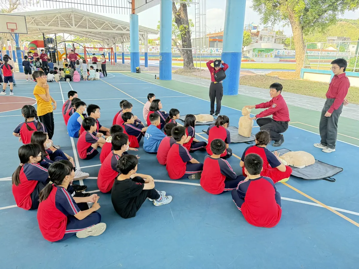小小消防員出動！大樹溪埔國小防災體驗，學童嗨翻學會救命術