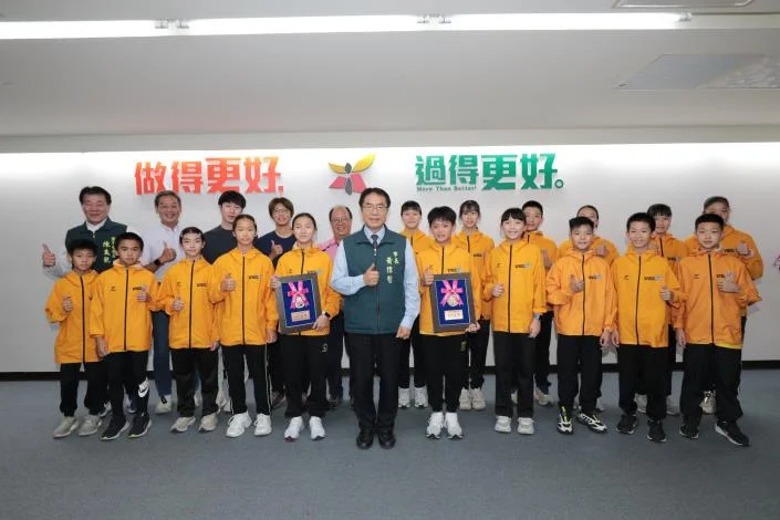 台南基層體育大爆發！4校代表隊接連奪牌 黃偉哲親自表揚小將