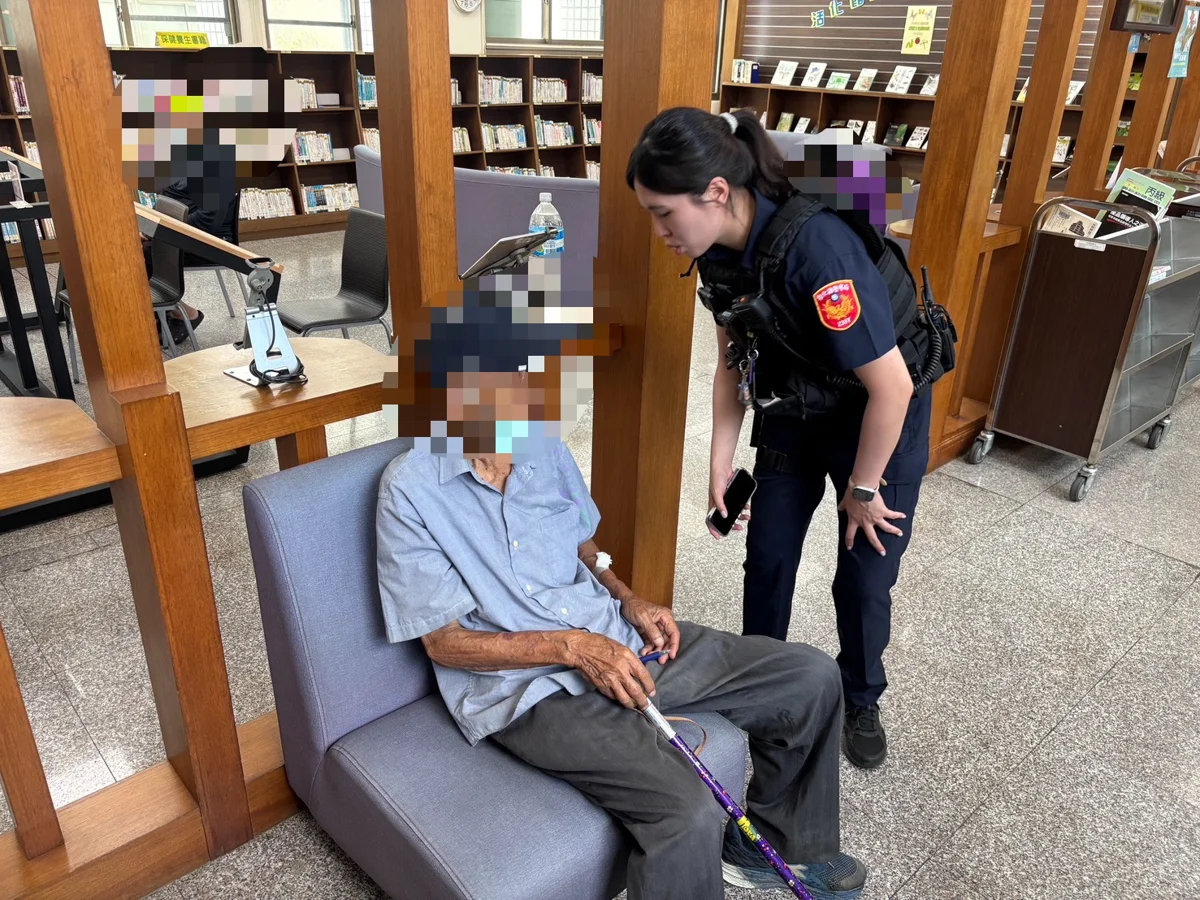 迷途阿公圖書館流連忘返!員林警火速查明身分助平安返家