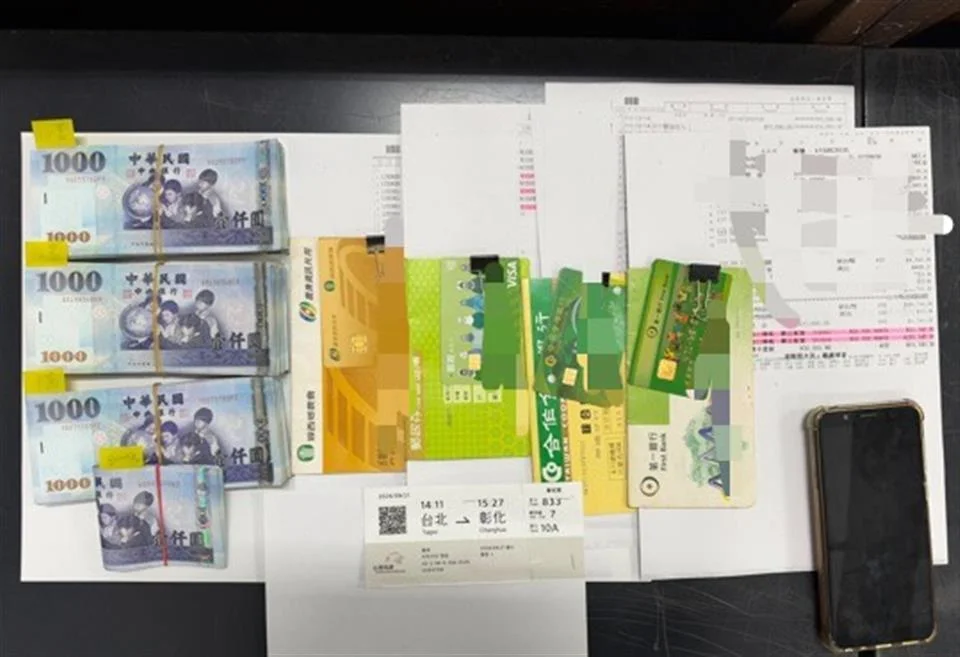 伸港鄉面交29.8萬遭逮!車手陷「感情詐騙」淪共犯,和美警埋伏逮2嫌