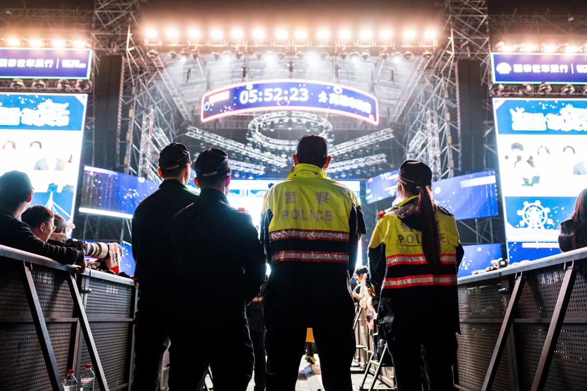 高雄跨年夜嗨翻!17組台韓巨星齊聚 亞灣跨年花火+驚喜彩蛋迎接2026