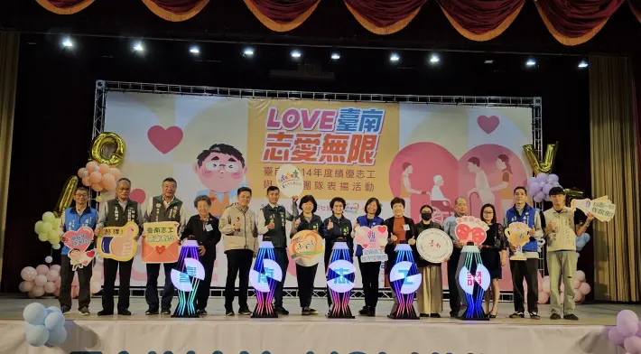 臺南表揚績優志工!81歲長者熱血服務不間斷,一人更累積近3萬小時奉獻