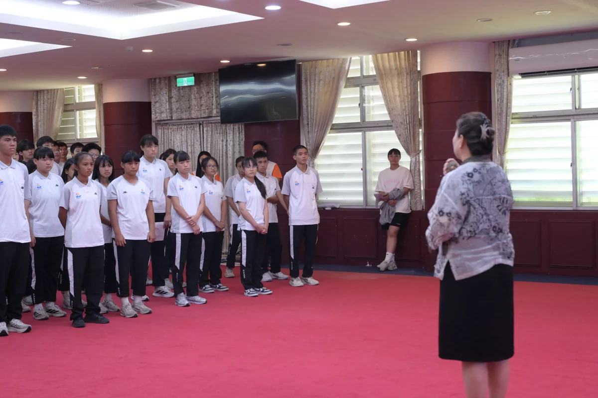 2026國際少年運動會花蓮主場迎戰！徐榛蔚授旗94名小將拚金牌