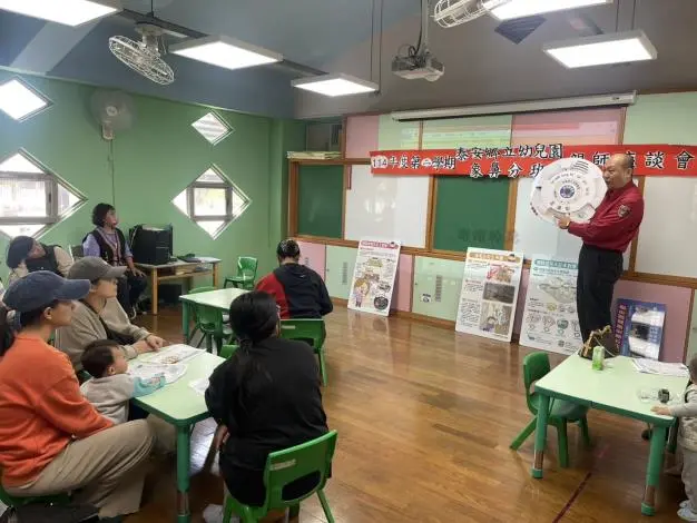 火災逃生別躲浴室!消防隊前進泰安托兒所,傳授救命「5不」原則