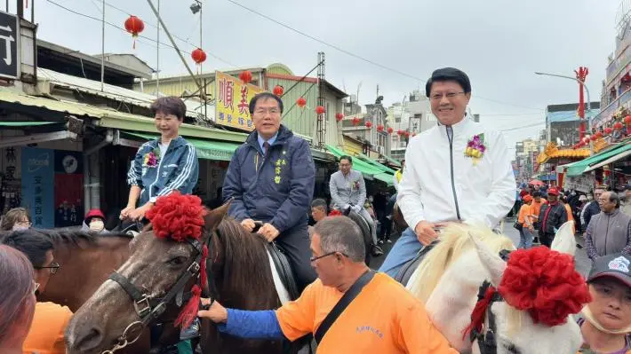 佳里蕭壠香科登場！金氏紀錄「百足真人」蜈蚣陣再現，108神童祈福盛況空前