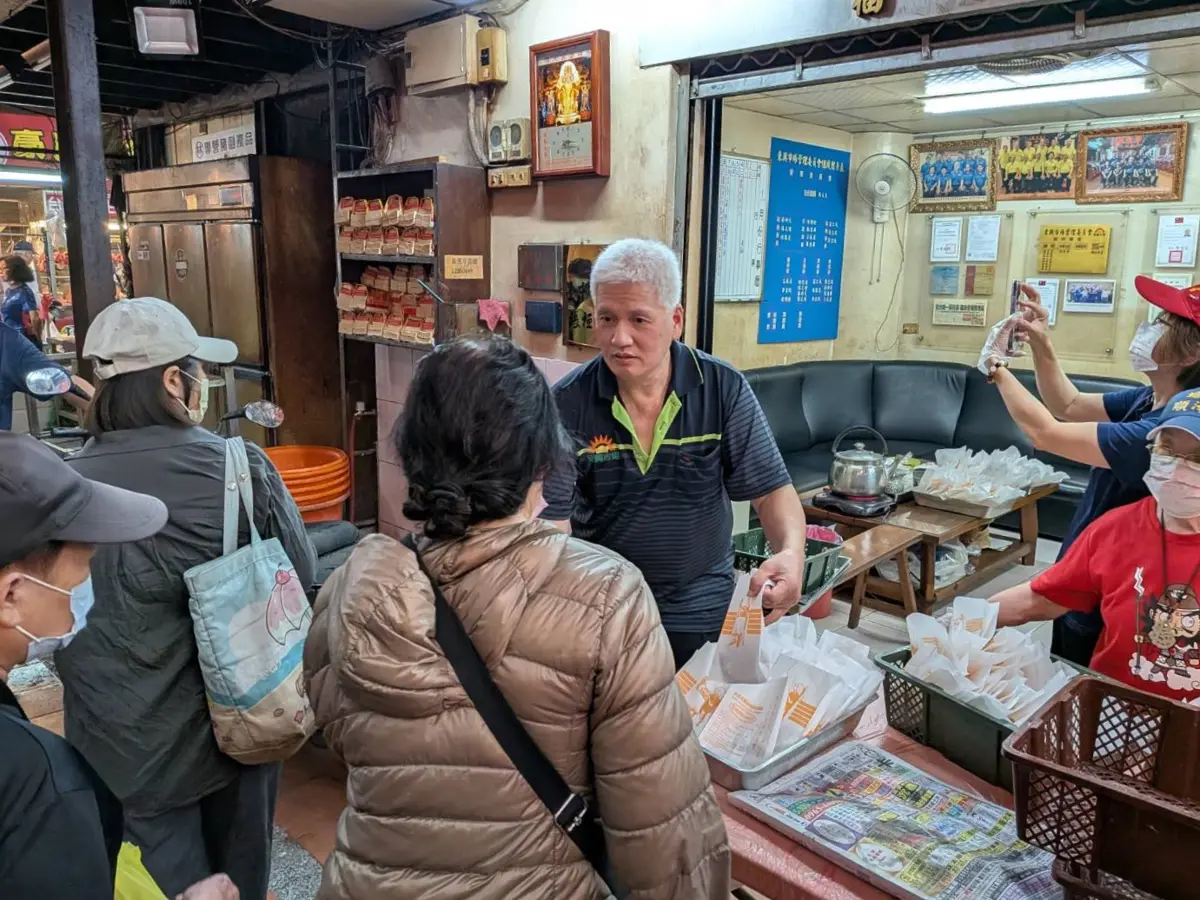 北區東興市場買氣爆棚!慶「屠夫神明」聖誕 市府豪送1800份炸豬排力挺豬農