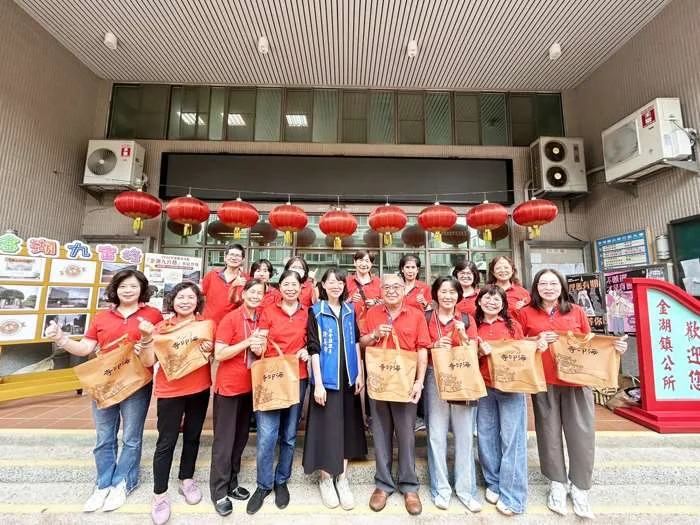 中秋送暖愛不孤單!金湖鎮志工分8路線 關懷75位獨居長者