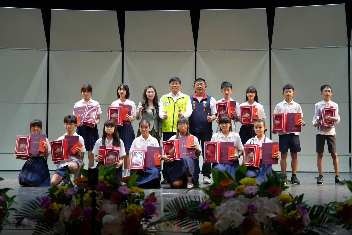 馬公國中畢業典禮溫馨登場!副縣長林皆興勉勵273位學子:懷抱「三心」迎向未來