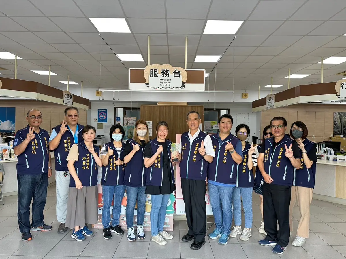 富里公所人事主任茹靜芬調職 鄉長江東成率隊歡送