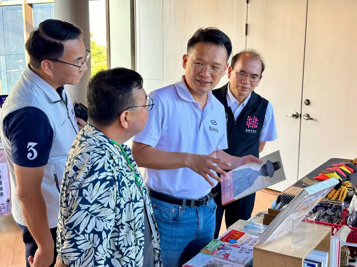 桃園八德飄書香!蘇俊賓力挺獨立書店:實體書的感動,演算法無法取代