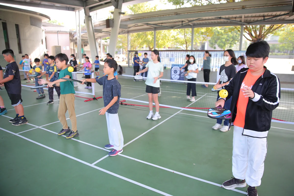 結合網球與羽球樂趣!台中匹克球校園巡迴最終場嗨翻北屯大坑國小