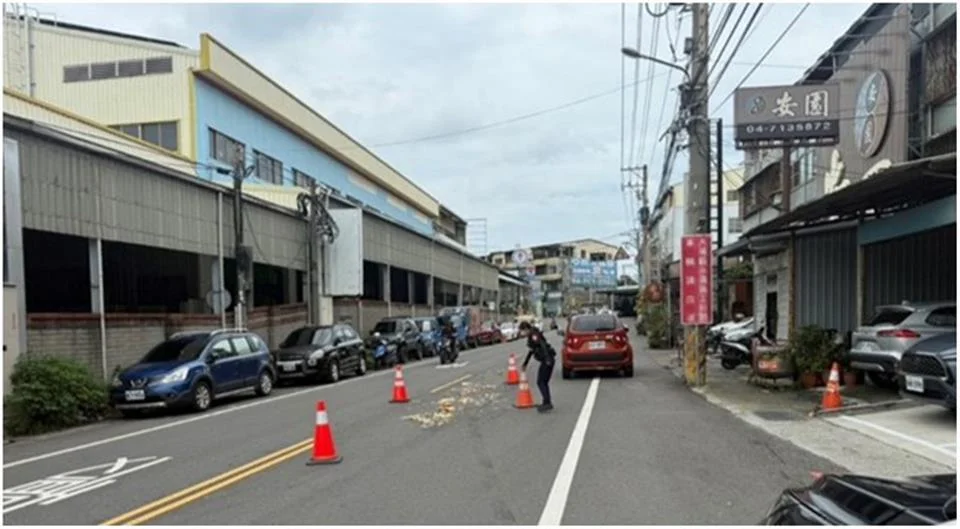 彰化大埔路「便當雨」佔據車道!警民聯手急清掃化解危機