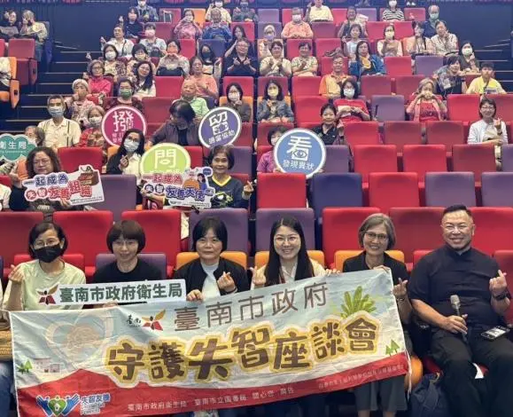用台語說出《被遺忘的時光》！台南失智座談會電影惹哭長輩 專家親授照護解方
