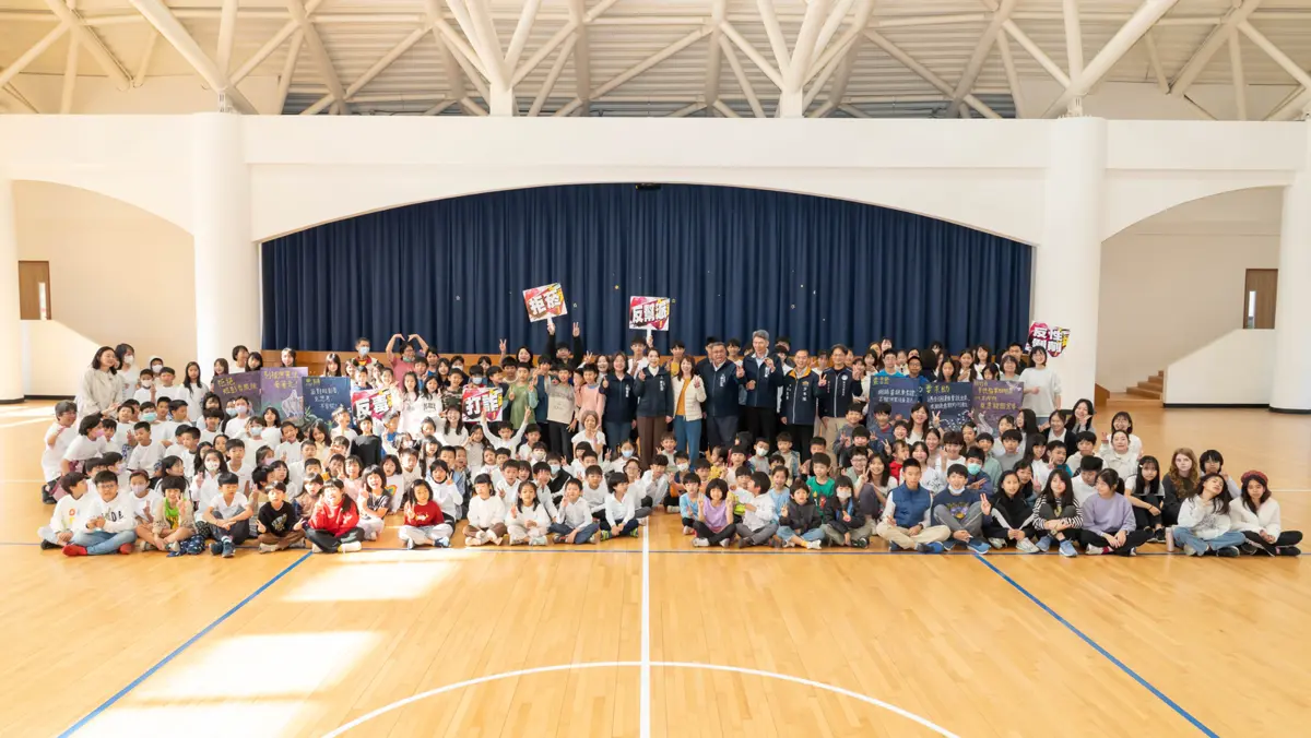 高虹安訪竹市華德福學校 宣示霸凌零容忍、宣布建華國中將設實驗班
