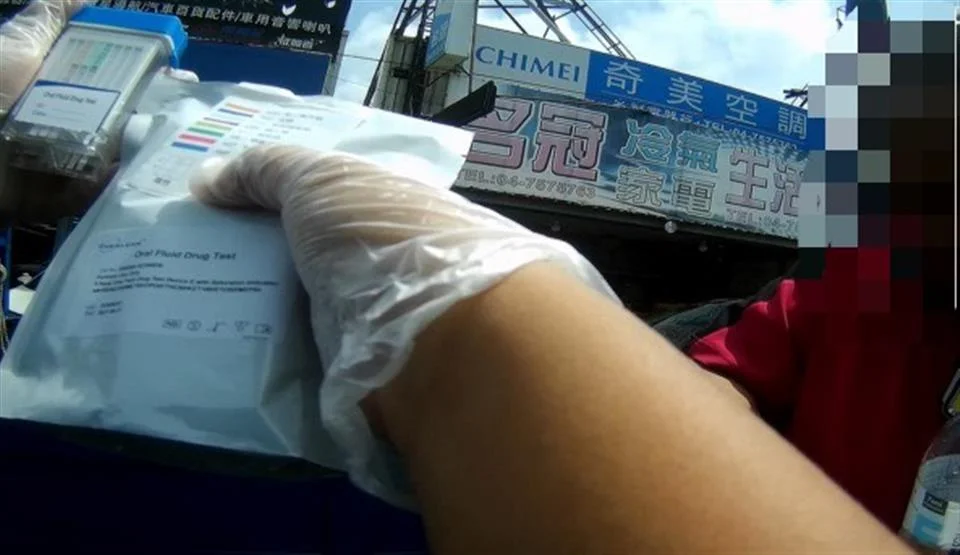 和美男毒駕恍惚追撞前車!警快篩揪出「依託咪脂」陽性當場上銬