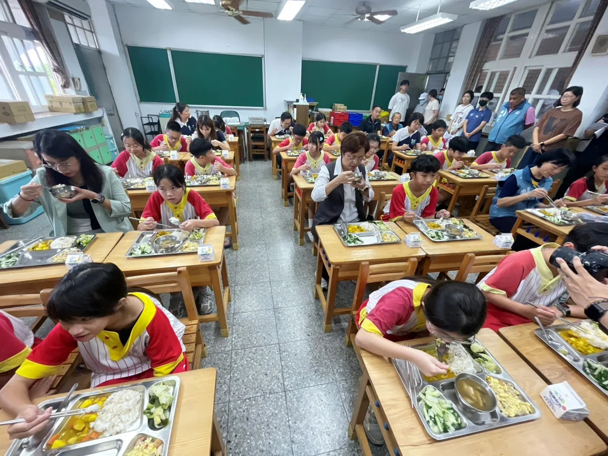 開學前夕大體檢!彰化砸10億把關營養午餐 王惠美赴和仁國小視察中央廚房