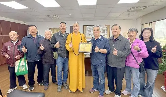 寒冬送暖!海印寺性海師父訪金沙,發放春節慰問金助急難家庭