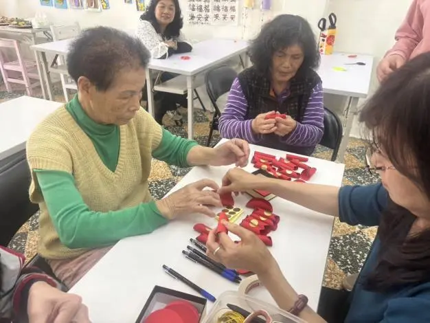 新豐失智據點啟用!「樂高學堂」守護長輩記憶,家屬獲喘息支援