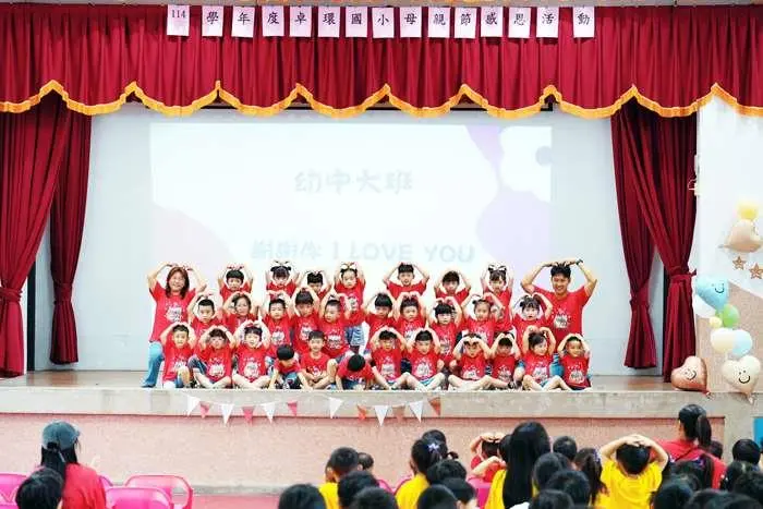 萌翻!烈嶼卓環國小感恩日 異國美食園遊會、超萌告白融化家長心