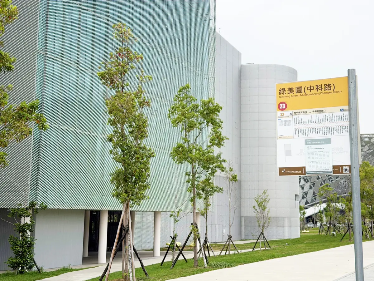 台中「書香公車」爆紅!23路串連綠美圖、圖書館,網讚:最有氣質的微旅行路線
