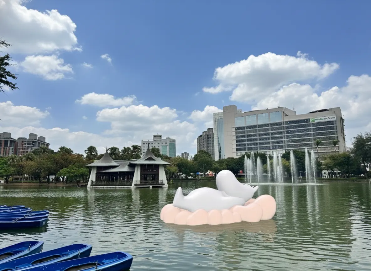 台中公園驚現「漂浮姆明」!2026中台灣燈會暖身開跑,本週日搶先看超萌亮點