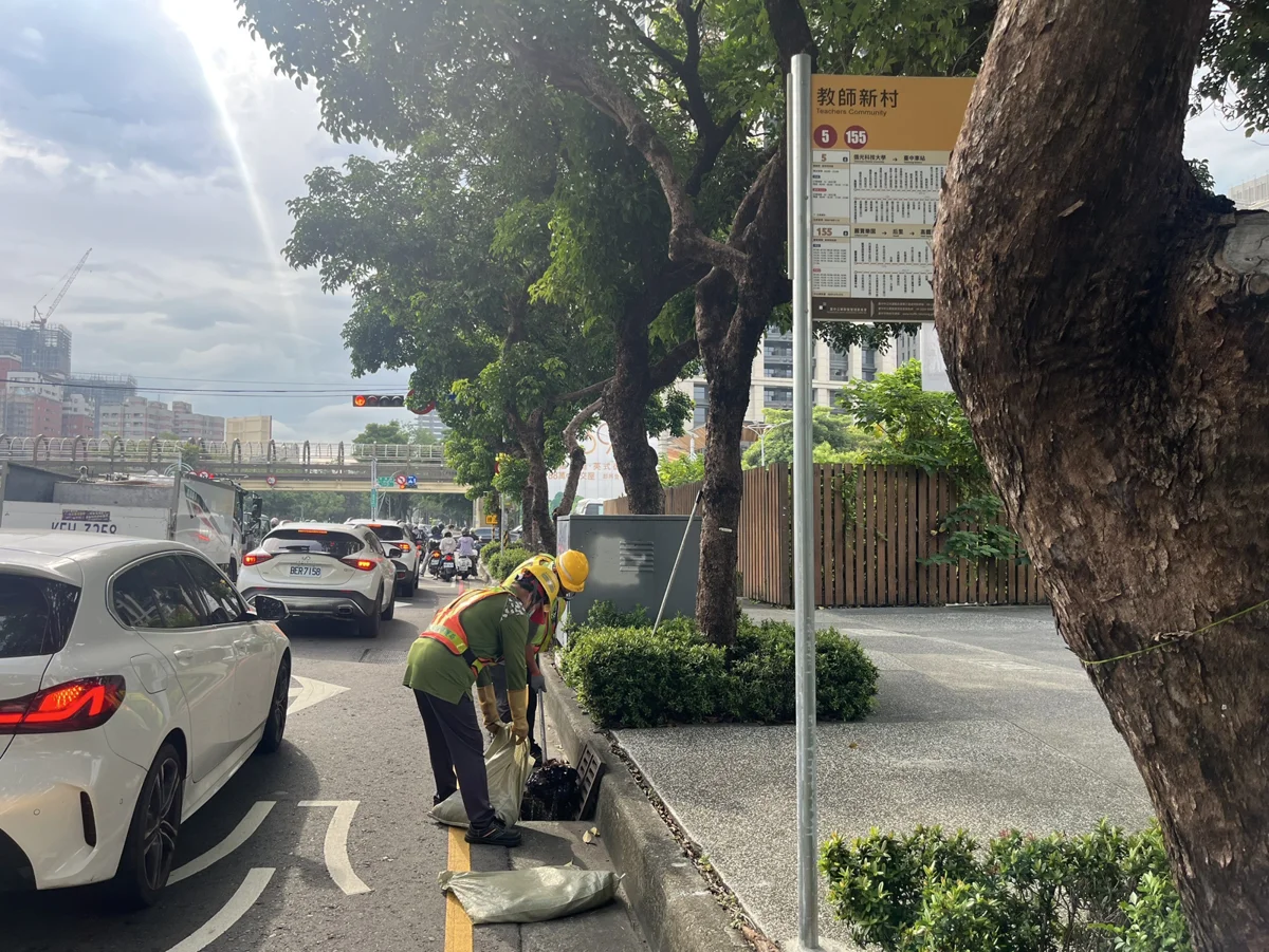 颱風環流逼近!中市環保局清淤742噸 籲民眾清空水溝蓋防淹水