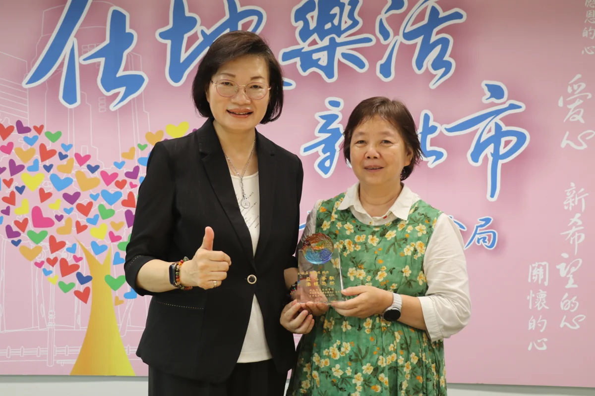 服務46年經手百萬公文!新北社會局「最強雇工」許盈溱榮退