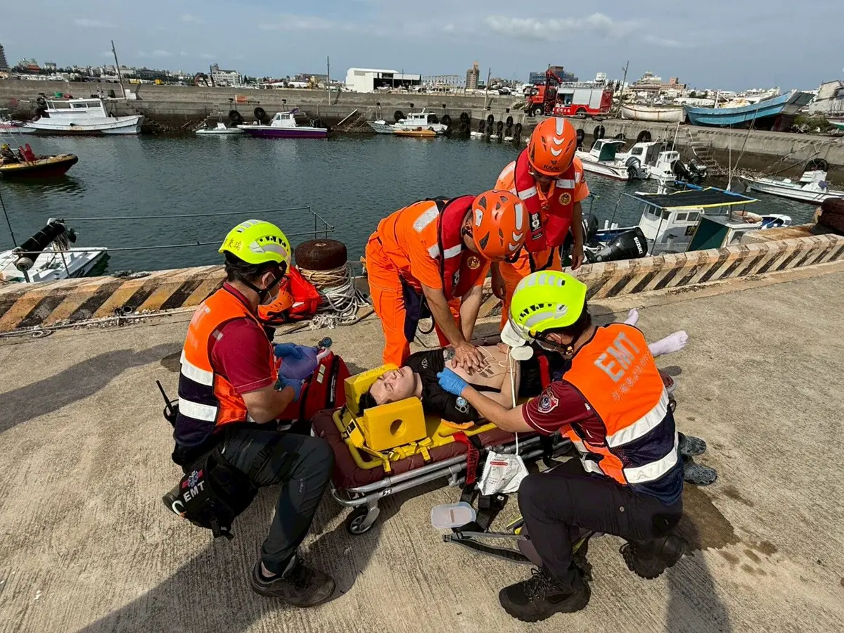 澎湖案山漁港驚傳火警?海陸空高科技聯合演練登場,無人機、機器人全都上!