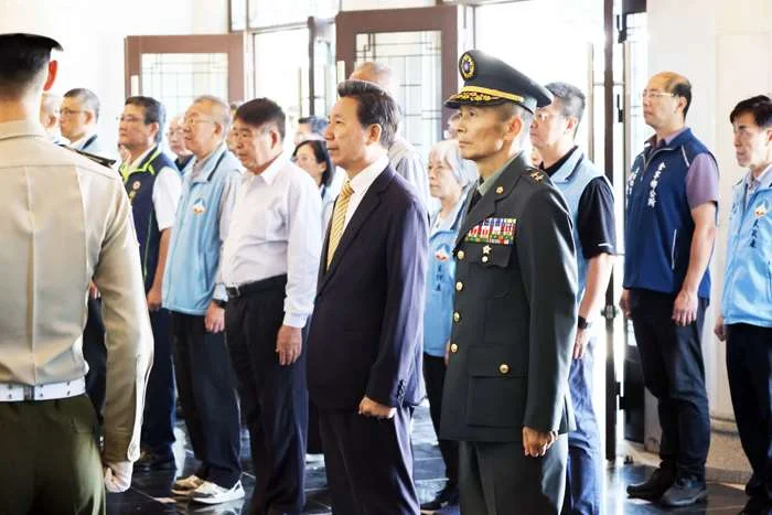 古寧頭戰役77週年!陳福海偕金防部太武山公墓祭悼先烈