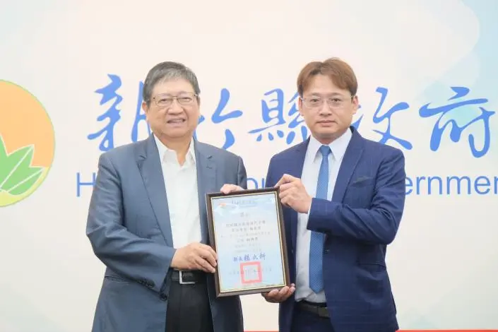 竹縣之光!自強國中家長會長發明「濕車秒鍍膜」神技,勇奪巴黎發明展銅牌