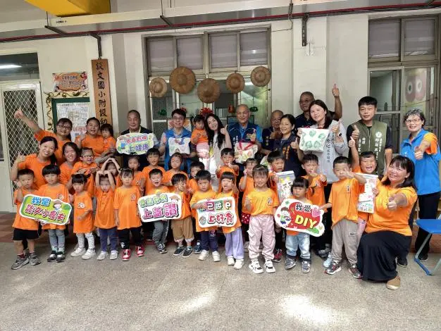 縣長夫人變身孩子王!造橋談文附幼體驗台語教學、親手撿雞蛋做饅頭
