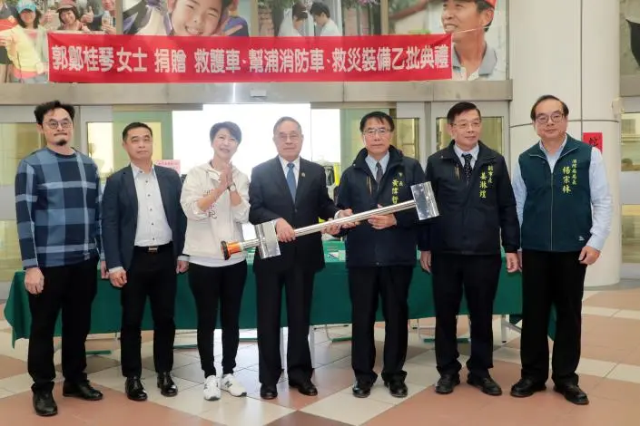 台南消防戰力大升級!南泰億建設豪捐高科技救災車輛與設備,黃偉哲:珍惜每條市民生命