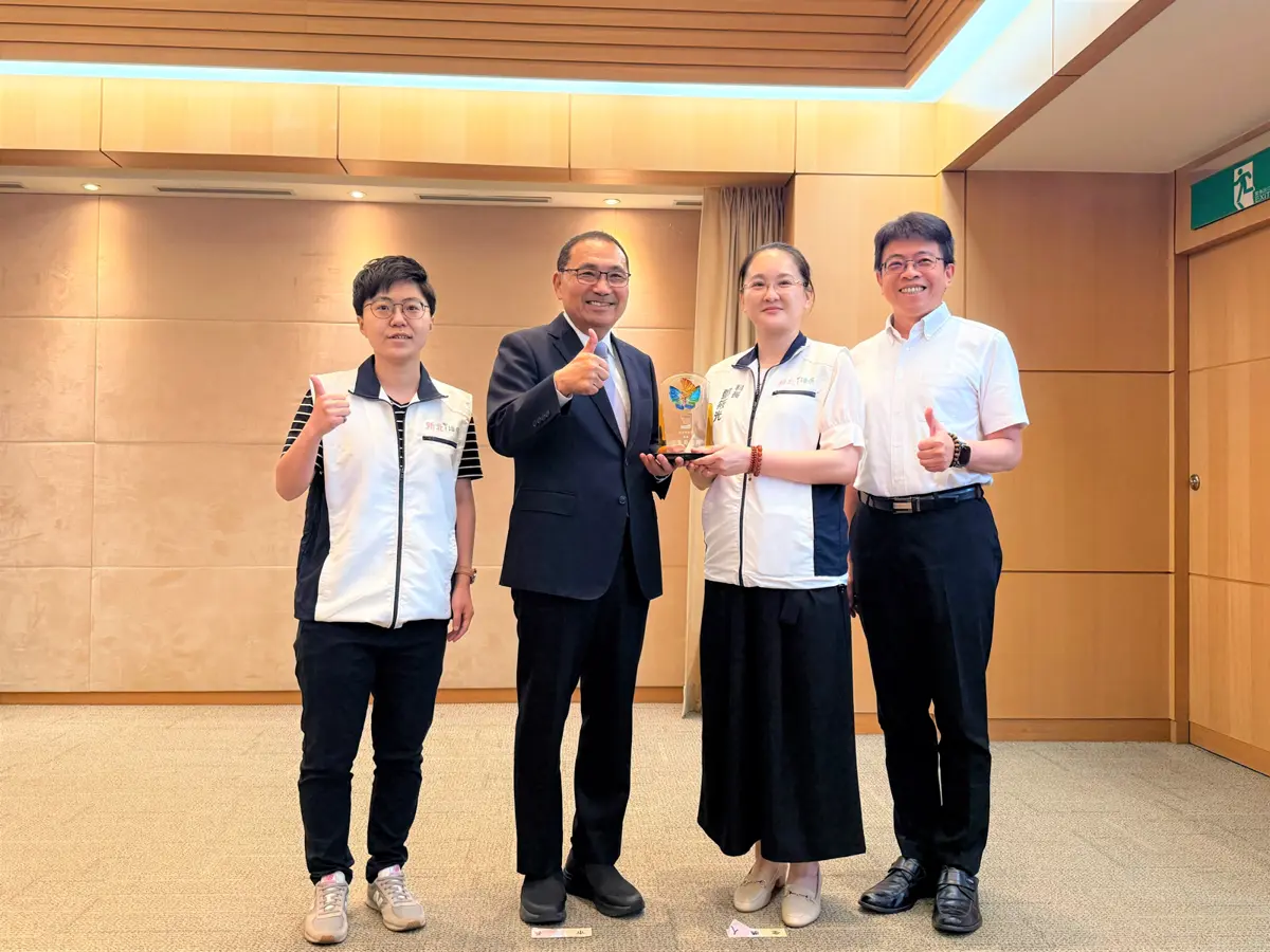 新北AI回收廠獲全國大獎!處理效能狂飆5倍,侯友宜讚:智慧治理典範