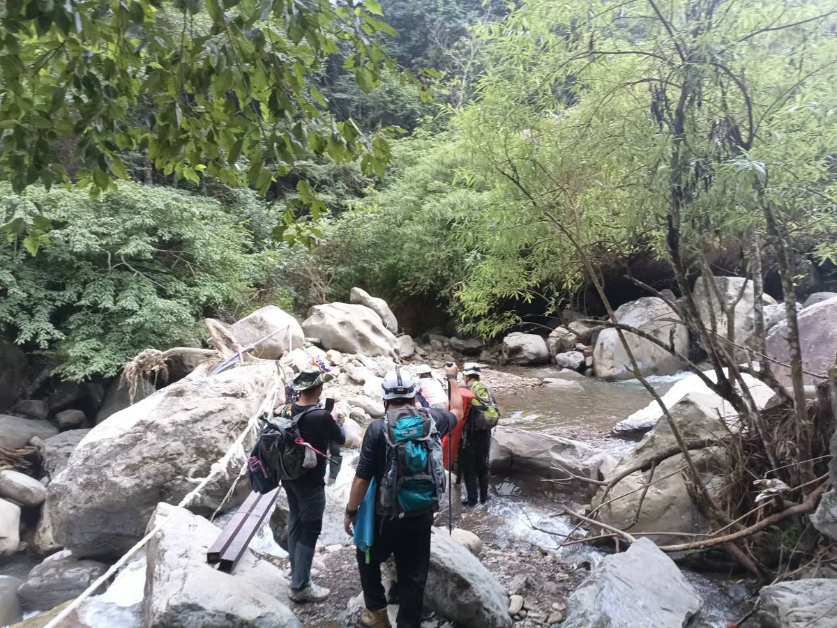 苗栗加里山爆登山意外！39歲女不慎摔破頭 消防局火速上山救援
