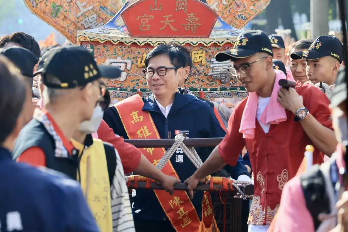 高雄岡山萬人空巷！白沙屯媽祖首度合體在地三大媽祖，遶境盛況空前