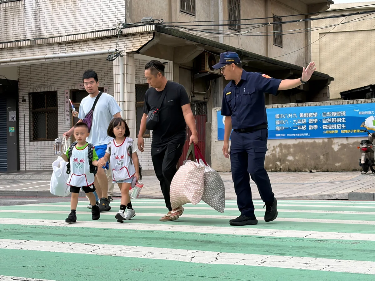 開學日波麗士大人不缺席!金門警啟動護童專案 守護學童安全