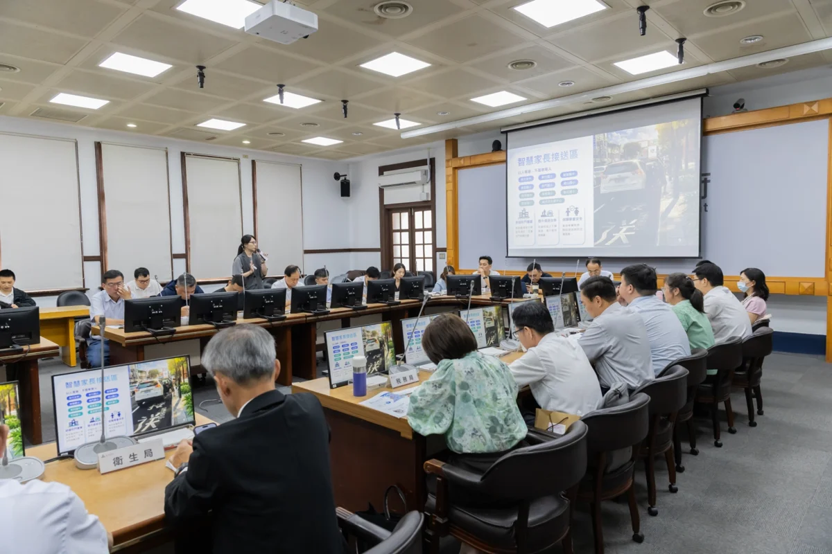 停車找車位免煩惱!竹市擴建「智慧停車柱」一秒掌握即時車位