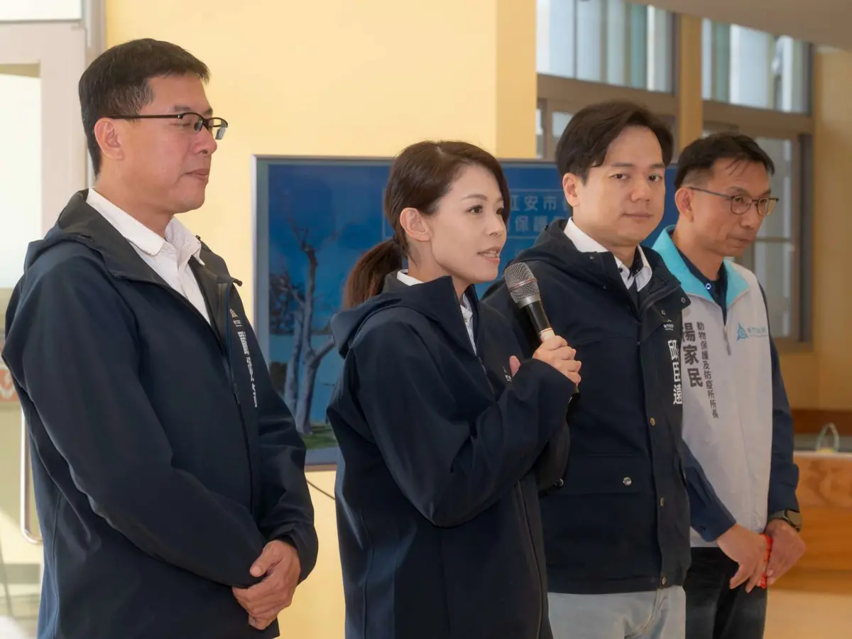 春節前送暖!高虹安訪竹市動保所 慰勉第一線人員、關懷收容毛孩
