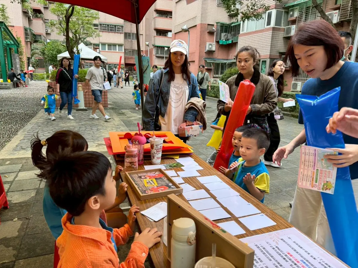 南港百位親子戶外尋寶!從一片葉子讀懂生命,共創「葉子詩」暖心慶生