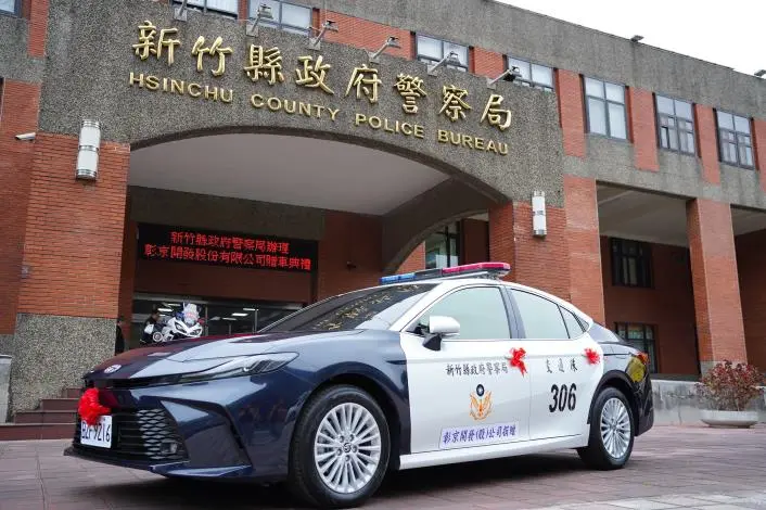 佛心企業!彰京開發捐贈竹縣警用巡邏車 董座吳文琪再霸氣加碼6輛重機