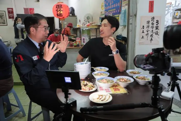 新加坡348萬粉Youtuber挑戰台南!「30碗擔仔麵」大胃王挑戰 黃偉哲驚喜現身