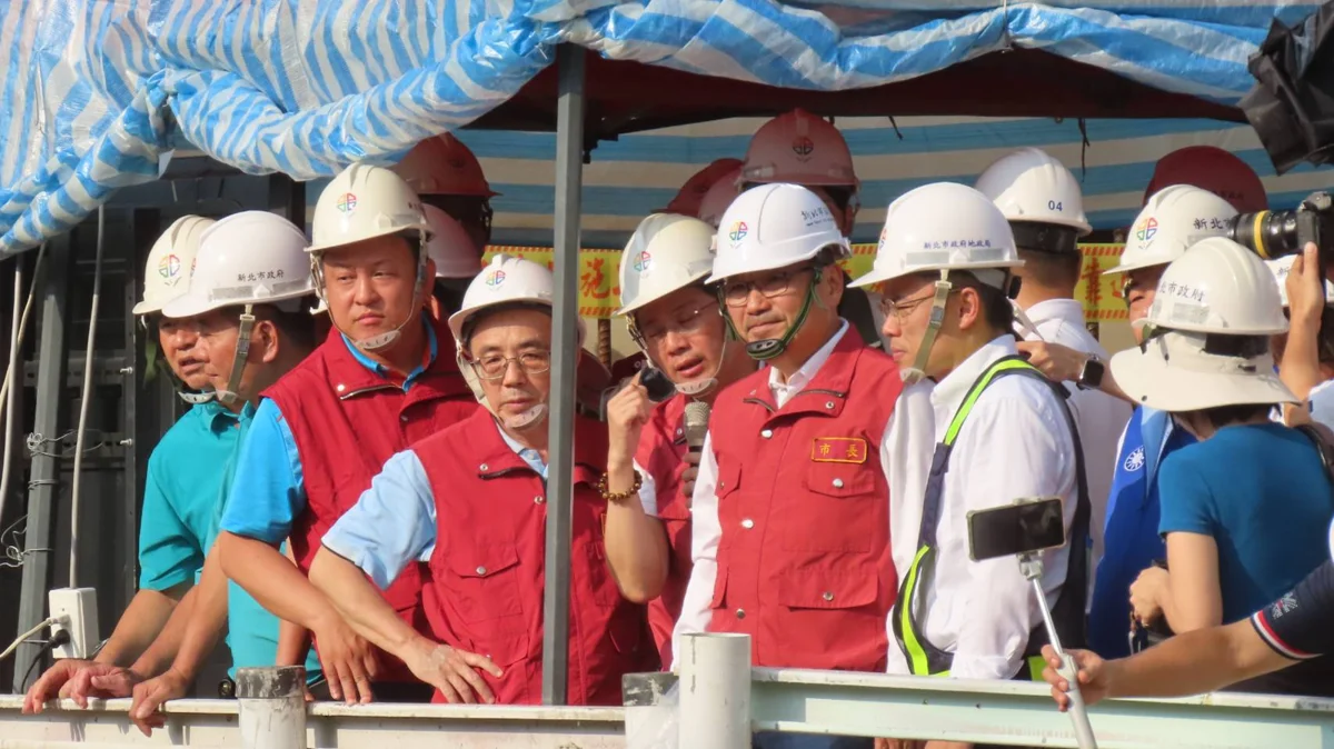 侯友宜視察塭仔圳四號橋工程 盼通車大幅改善新泰交通